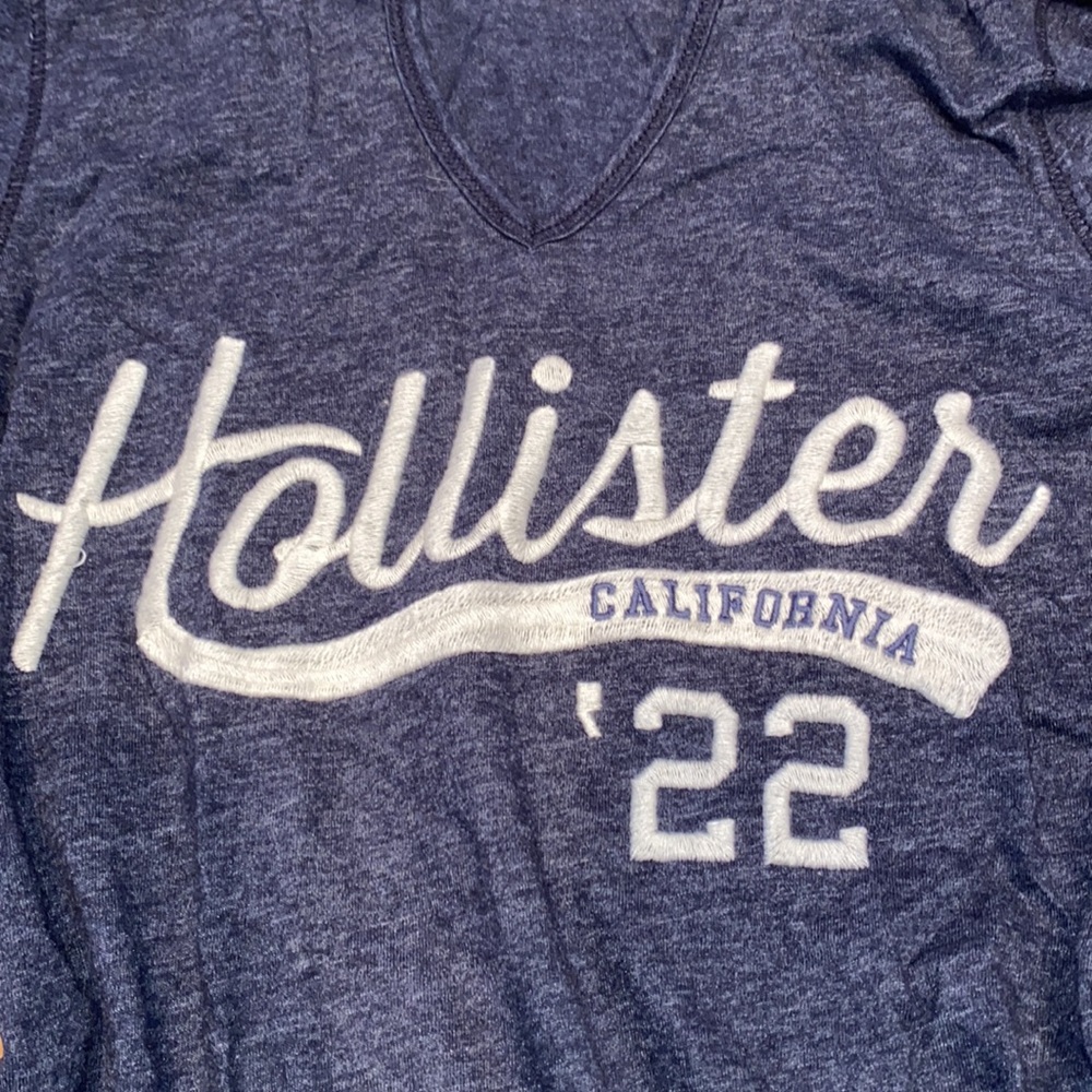 NWOT~ HOLLISTER EMBROIDERED LONG SLEEVE HOODED TEE~ WOMENS SMALL - Y2K - Picture 3 of 5